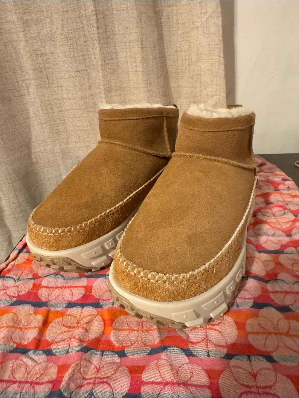 Ugg ultra daze ultra mini boots chestnut unisex men’s 11 NEW , no box